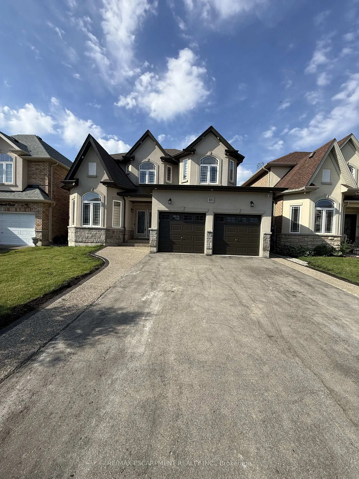Photo 2 of 68 Dolomiti Court, Hamilton, Rural Glanbrook — HOMEH