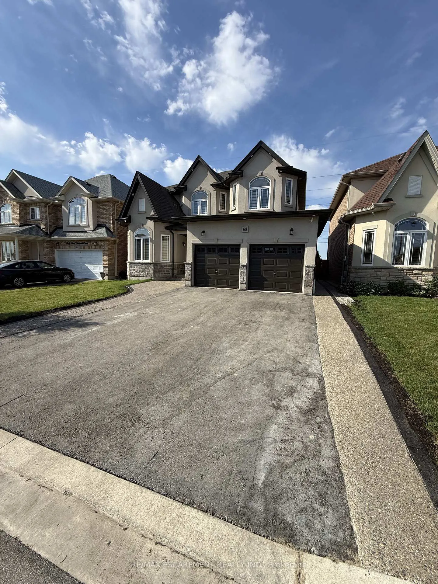 Photo 3 of 68 Dolomiti Court, Hamilton, Rural Glanbrook — HOMEH