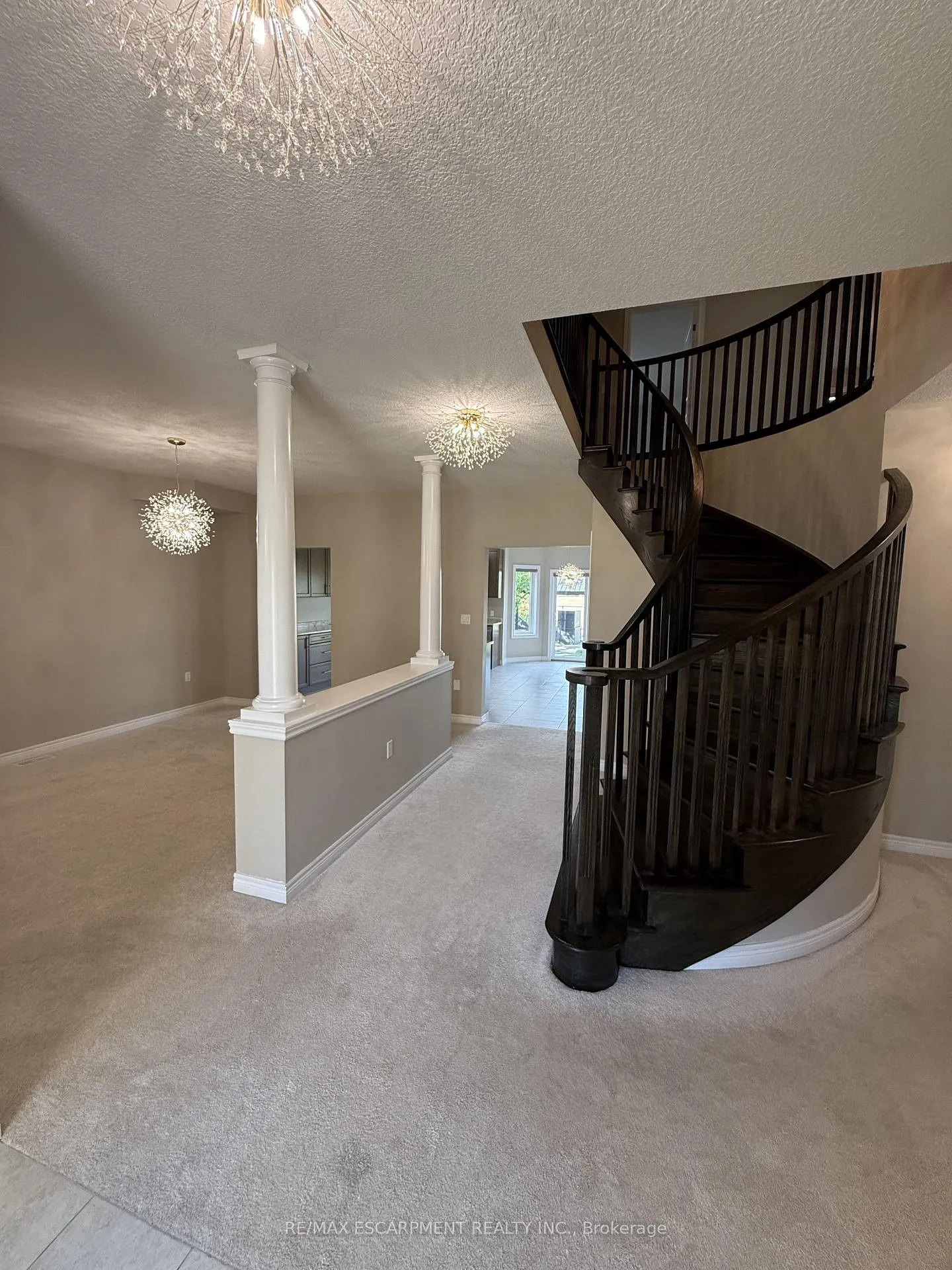 Photo 5 of 68 Dolomiti Court, Hamilton, Rural Glanbrook — HOMEH