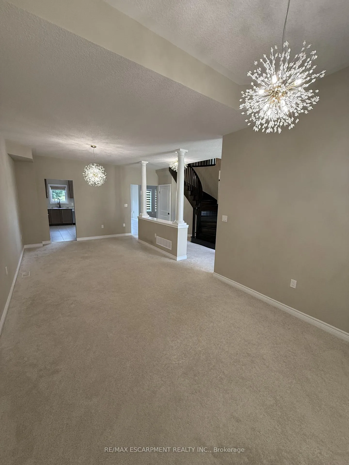 Photo 7 of 68 Dolomiti Court, Hamilton, Rural Glanbrook — HOMEH