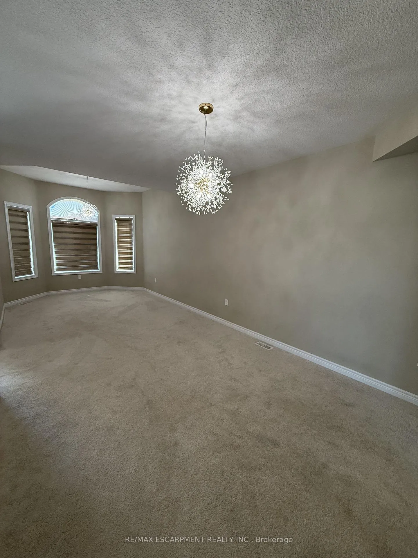 Photo 8 of 68 Dolomiti Court, Hamilton, Rural Glanbrook — HOMEH