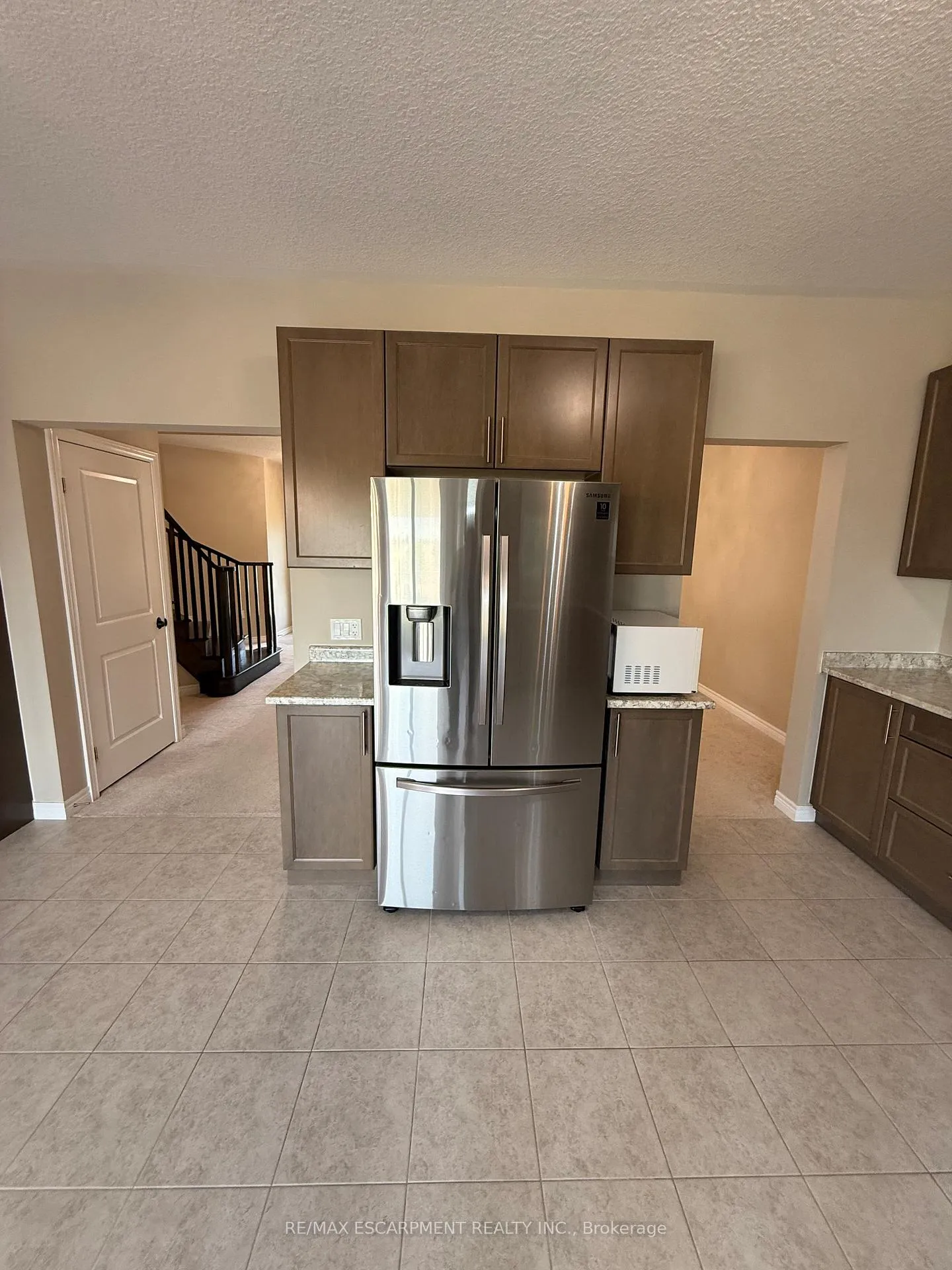 Photo 10 of 68 Dolomiti Court, Hamilton, Rural Glanbrook — HOMEH