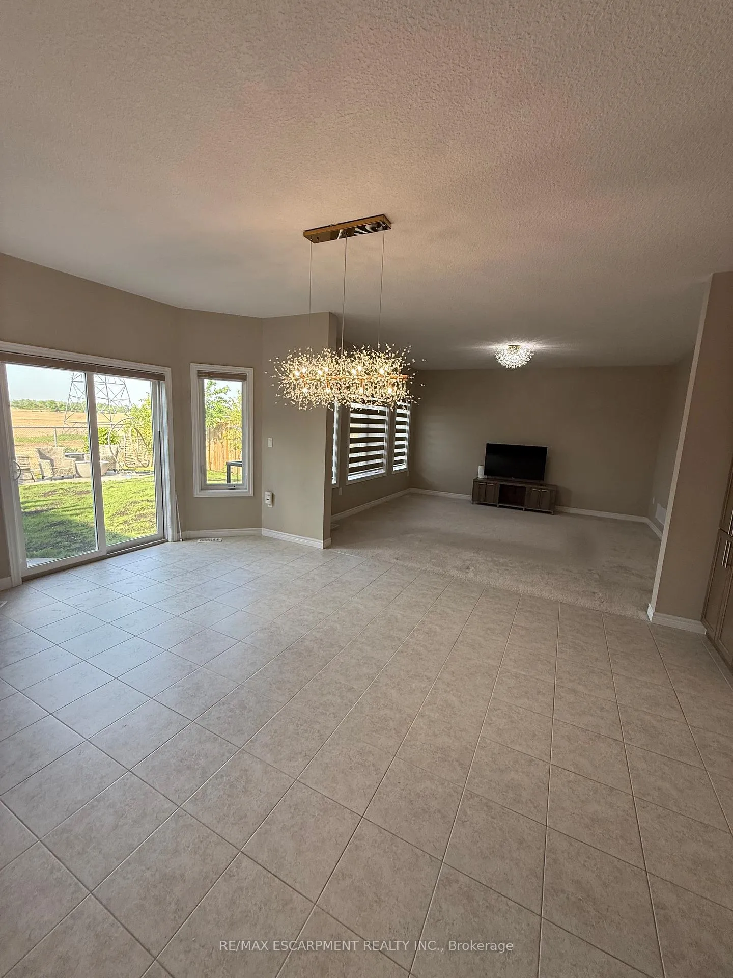 Photo 14 of 68 Dolomiti Court, Hamilton, Rural Glanbrook — HOMEH