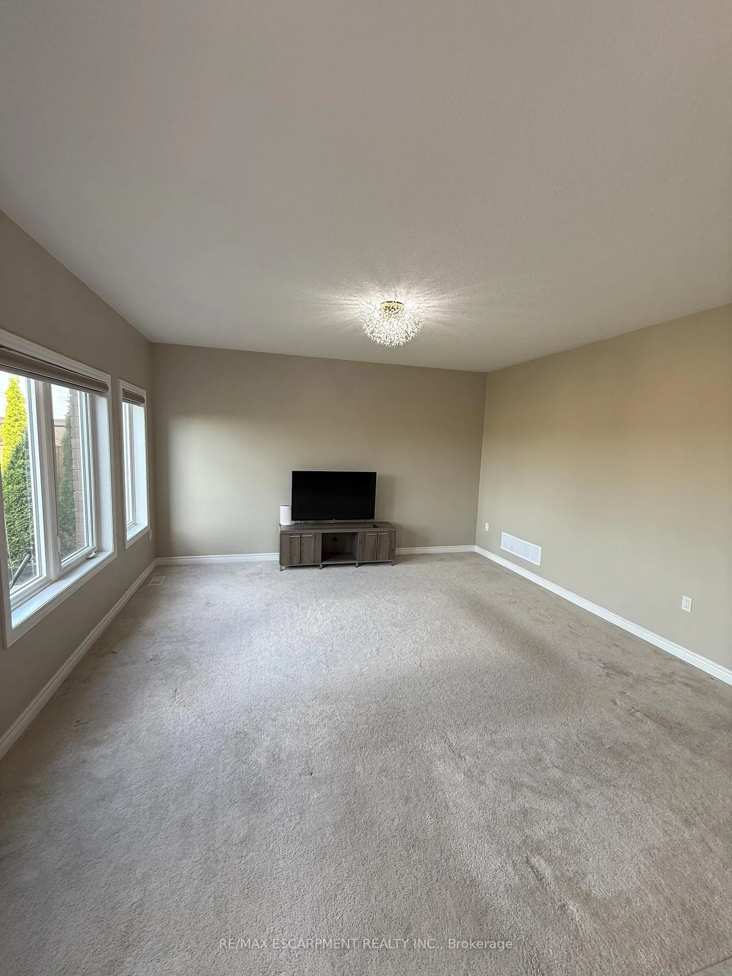 Photo 15 of 68 Dolomiti Court, Hamilton, Rural Glanbrook — HOMEH