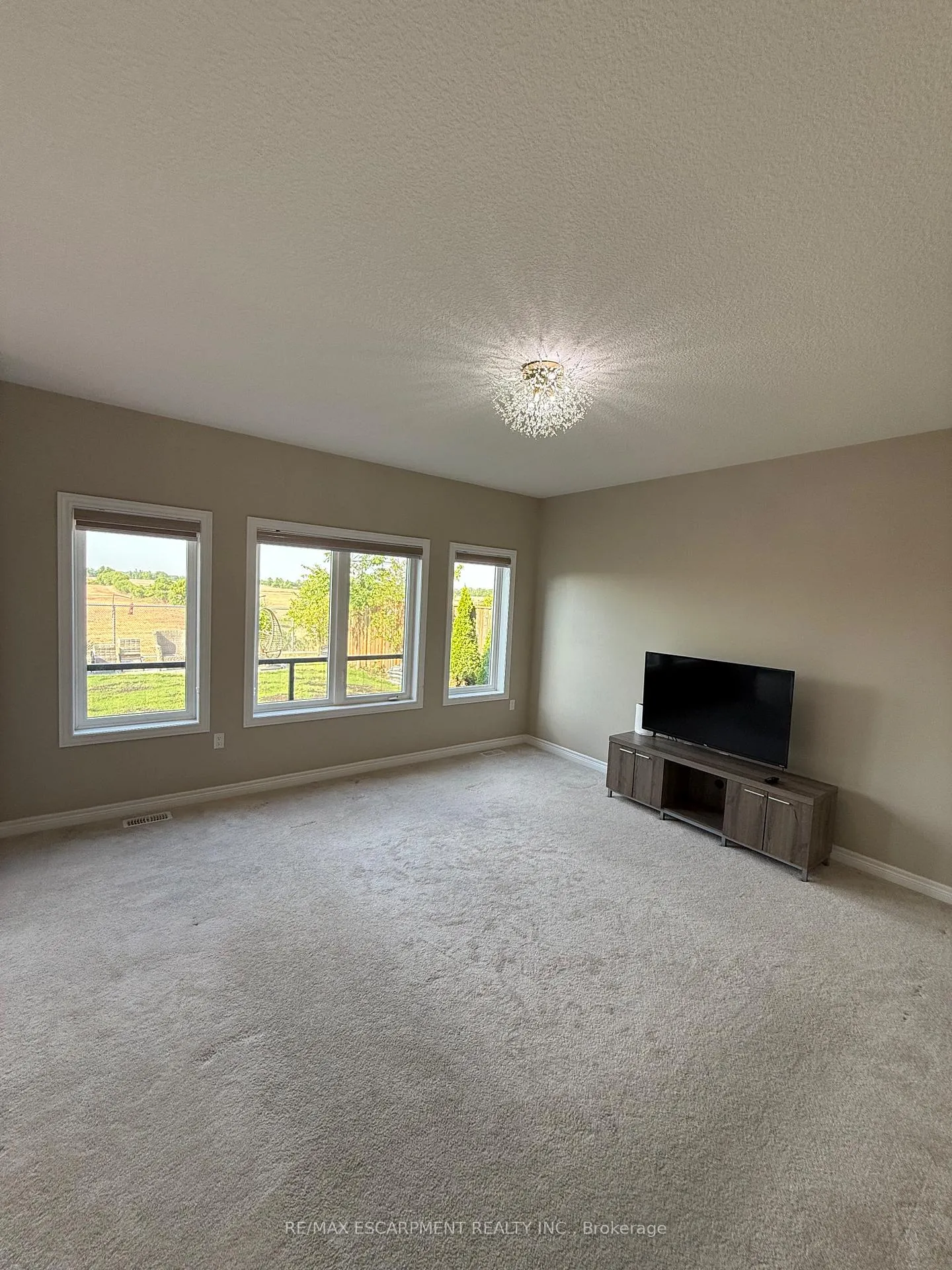 Photo 16 of 68 Dolomiti Court, Hamilton, Rural Glanbrook — HOMEH