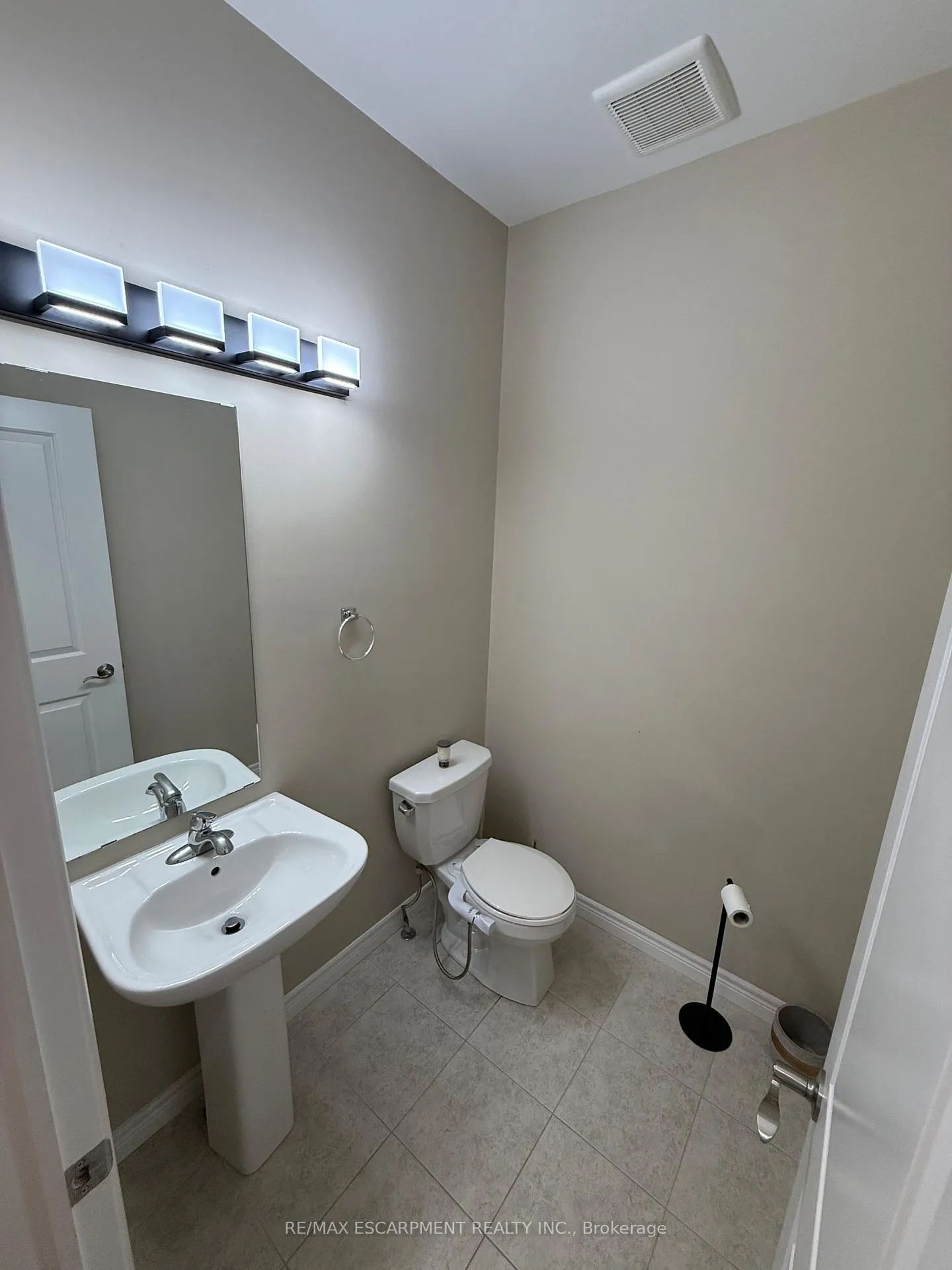 Photo 18 of 68 Dolomiti Court, Hamilton, Rural Glanbrook — HOMEH