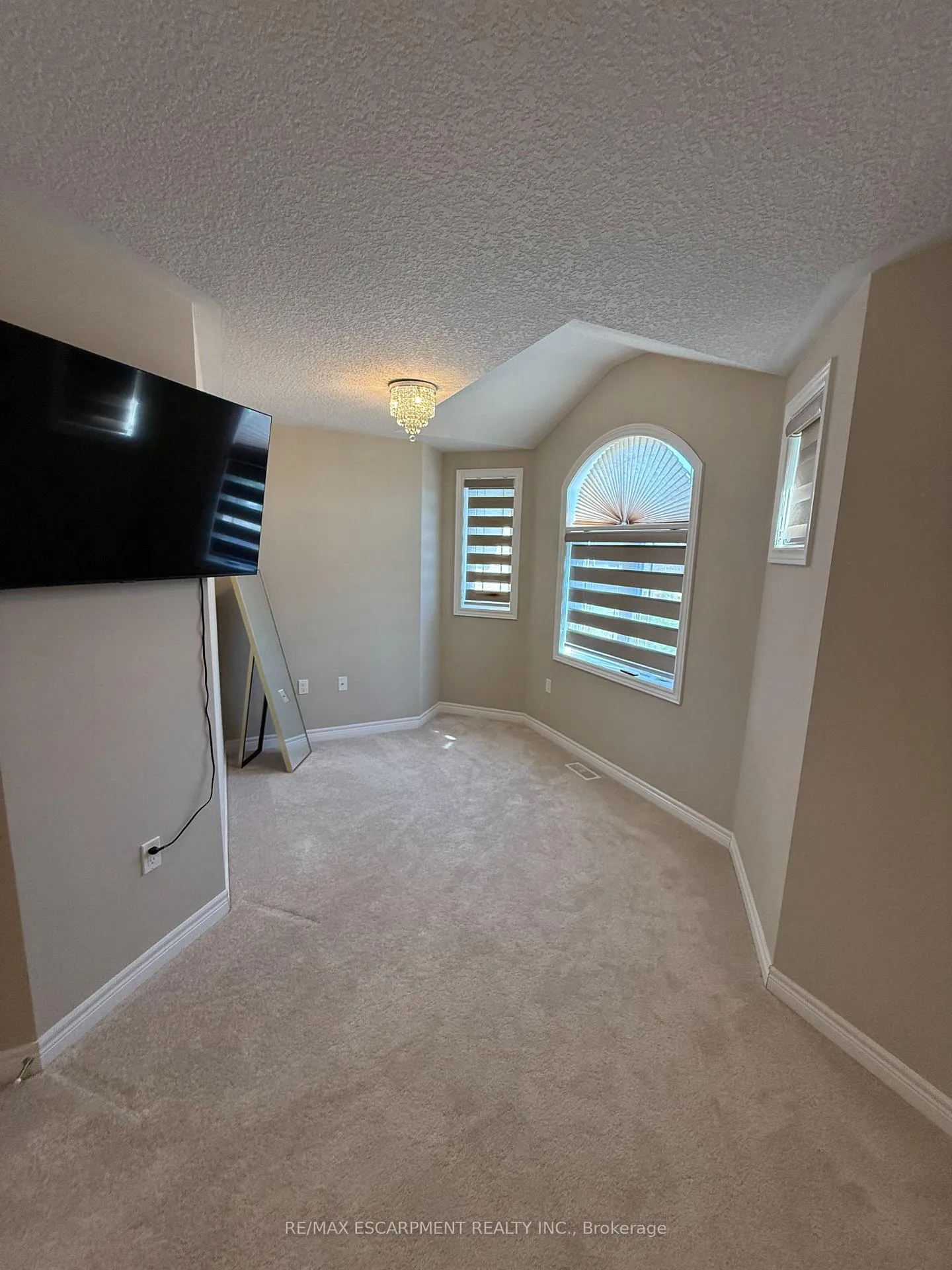 Photo 22 of 68 Dolomiti Court, Hamilton, Rural Glanbrook — HOMEH