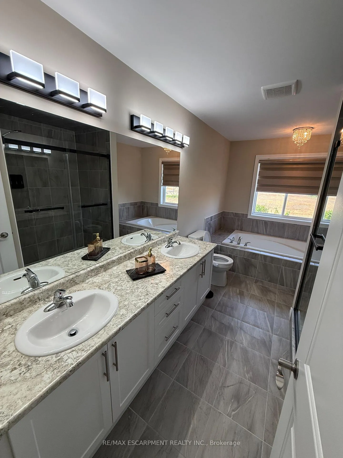 Photo 25 of 68 Dolomiti Court, Hamilton, Rural Glanbrook — HOMEH