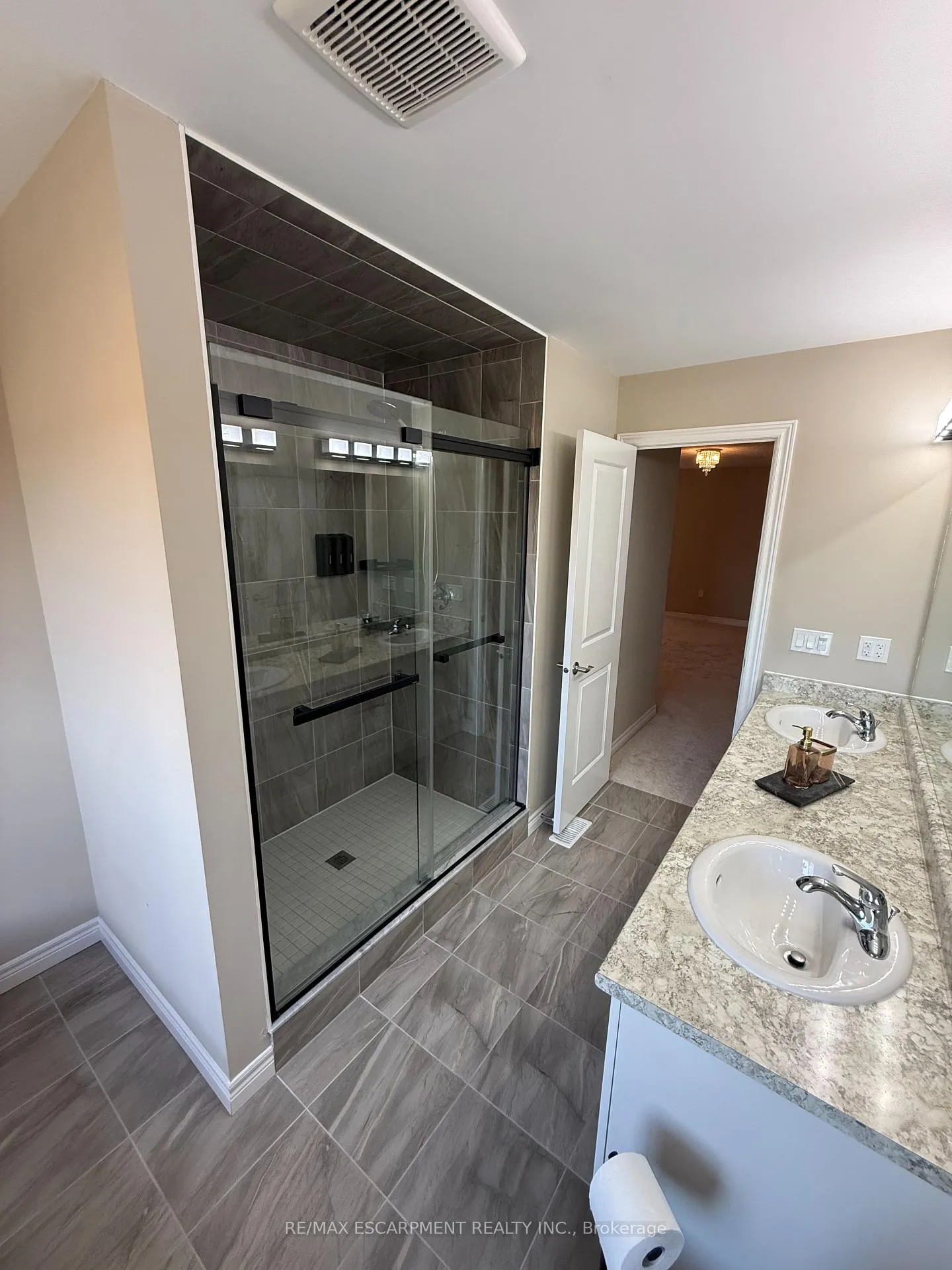 Photo 27 of 68 Dolomiti Court, Hamilton, Rural Glanbrook — HOMEH