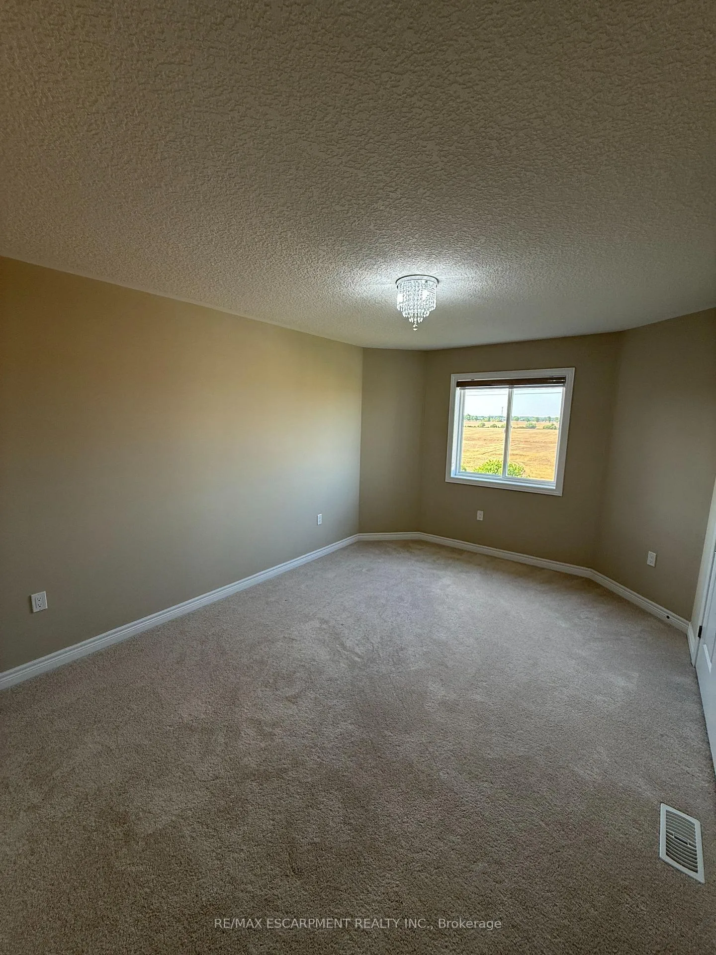 Photo 28 of 68 Dolomiti Court, Hamilton, Rural Glanbrook — HOMEH