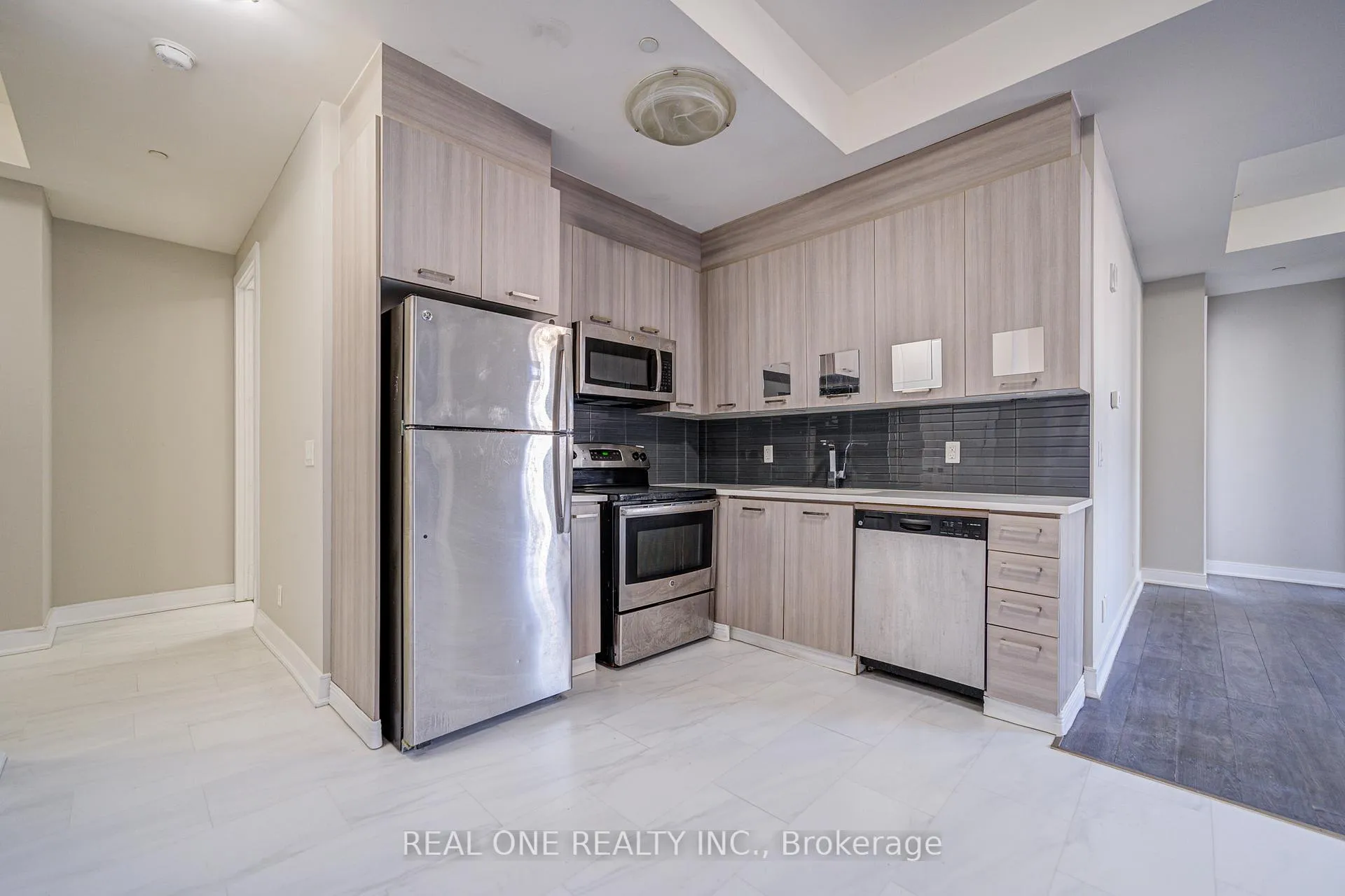 Photo 3 of Unit 409, 150 Main Street W, Hamilton, Central — HOMEH