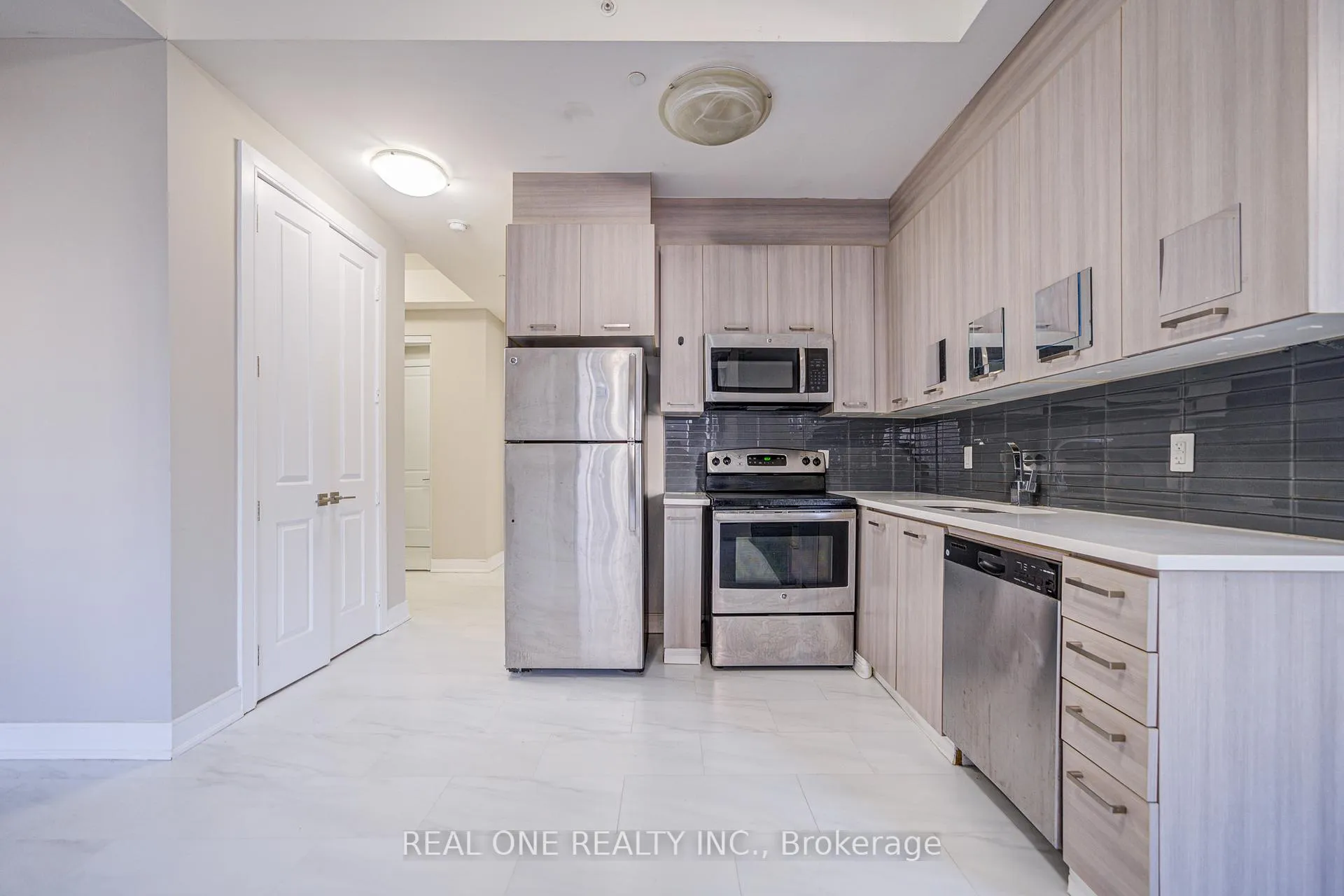 Photo 8 of Unit 409, 150 Main Street W, Hamilton, Central — HOMEH