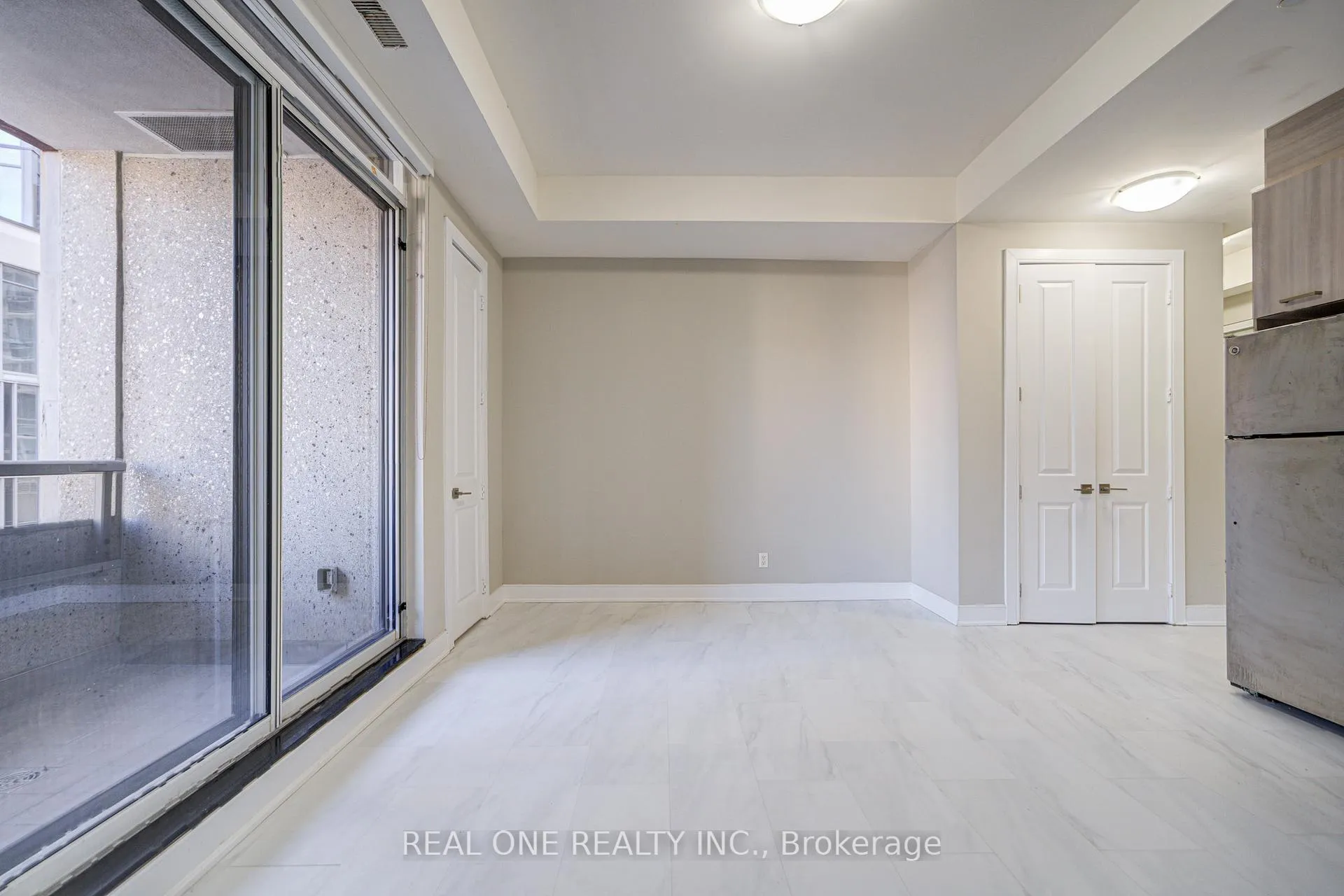 Photo 9 of Unit 409, 150 Main Street W, Hamilton, Central — HOMEH