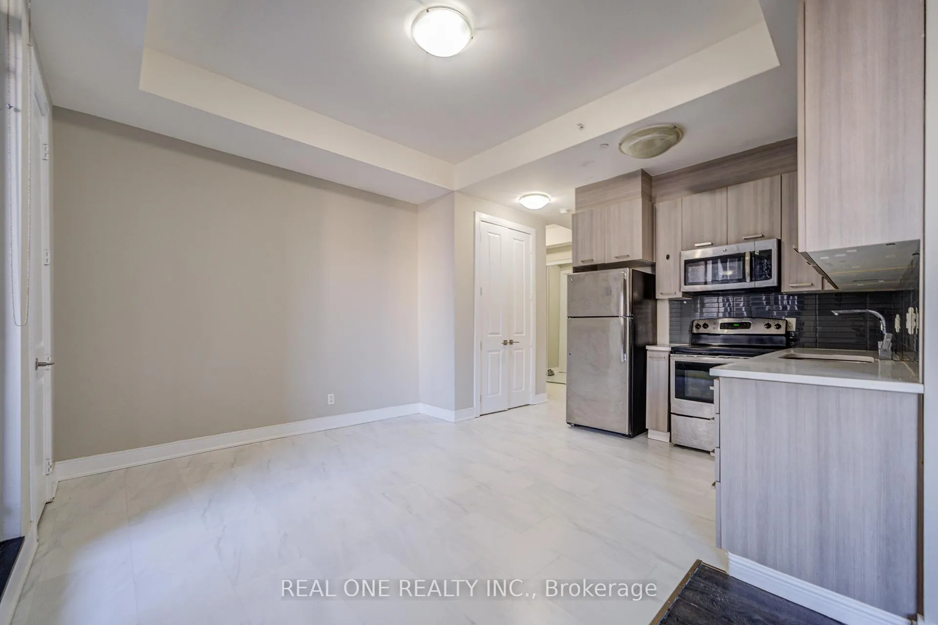Photo 10 of Unit 409, 150 Main Street W, Hamilton, Central — HOMEH