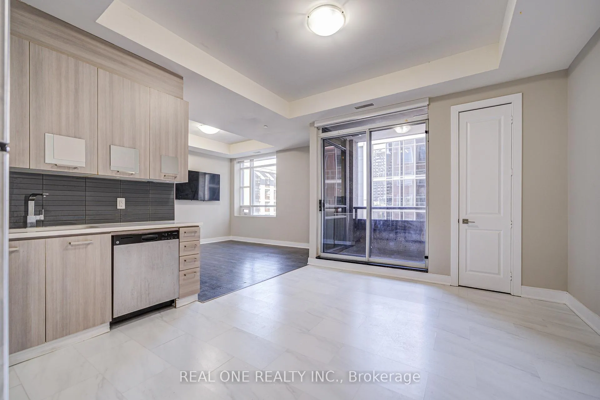 Photo 12 of Unit 409, 150 Main Street W, Hamilton, Central — HOMEH