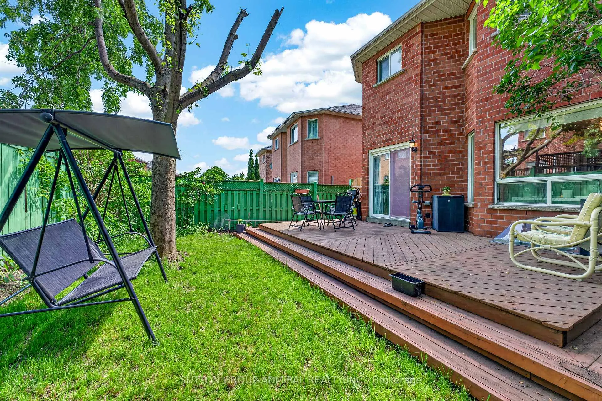 Photo 2 of 134 Purcell Crescent, Vaughan, Maple — HOMEH