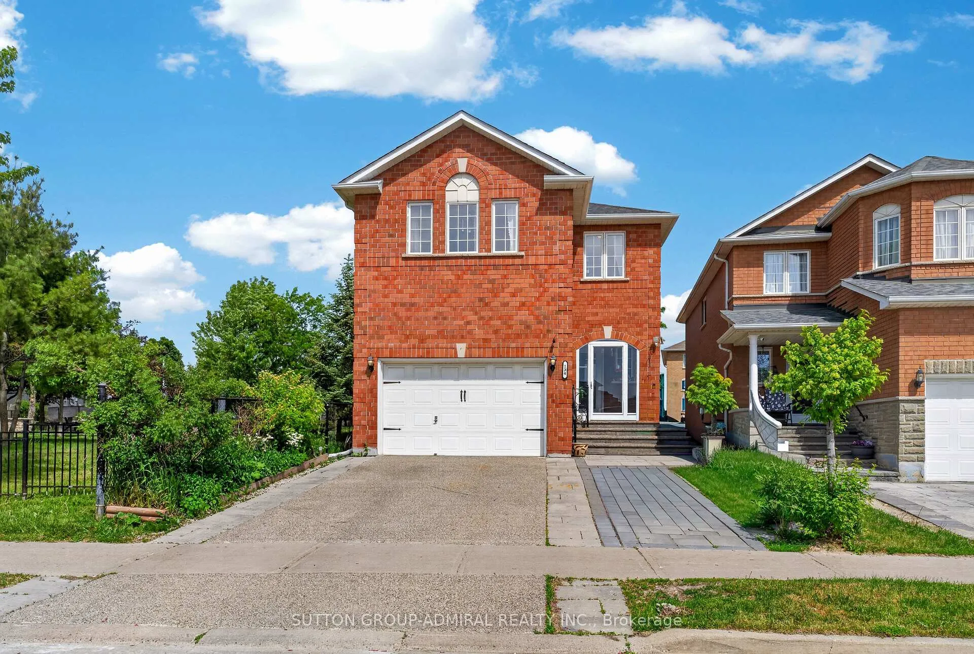 Photo 3 of 134 Purcell Crescent, Vaughan, Maple — HOMEH