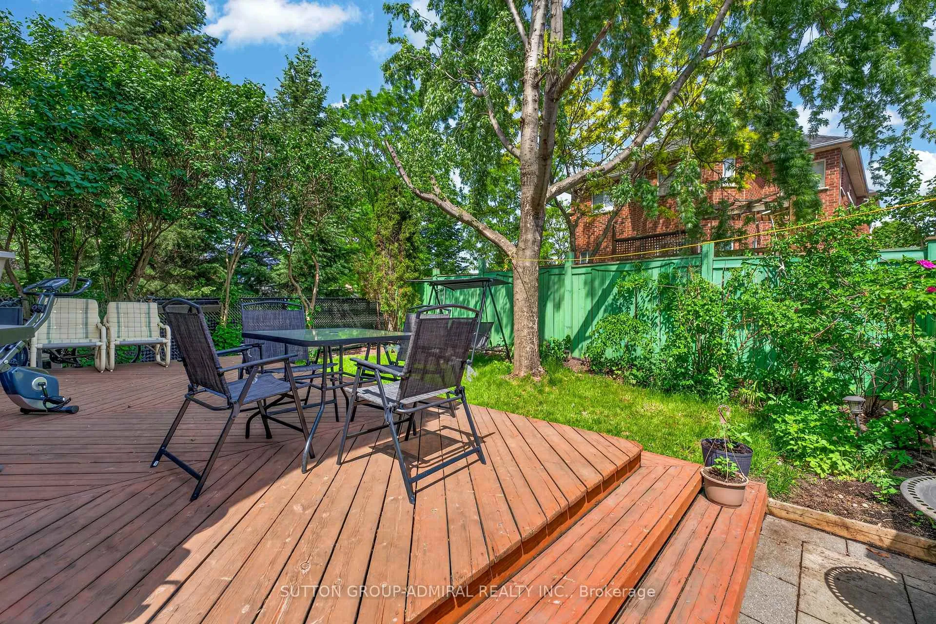 Photo 4 of 134 Purcell Crescent, Vaughan, Maple — HOMEH
