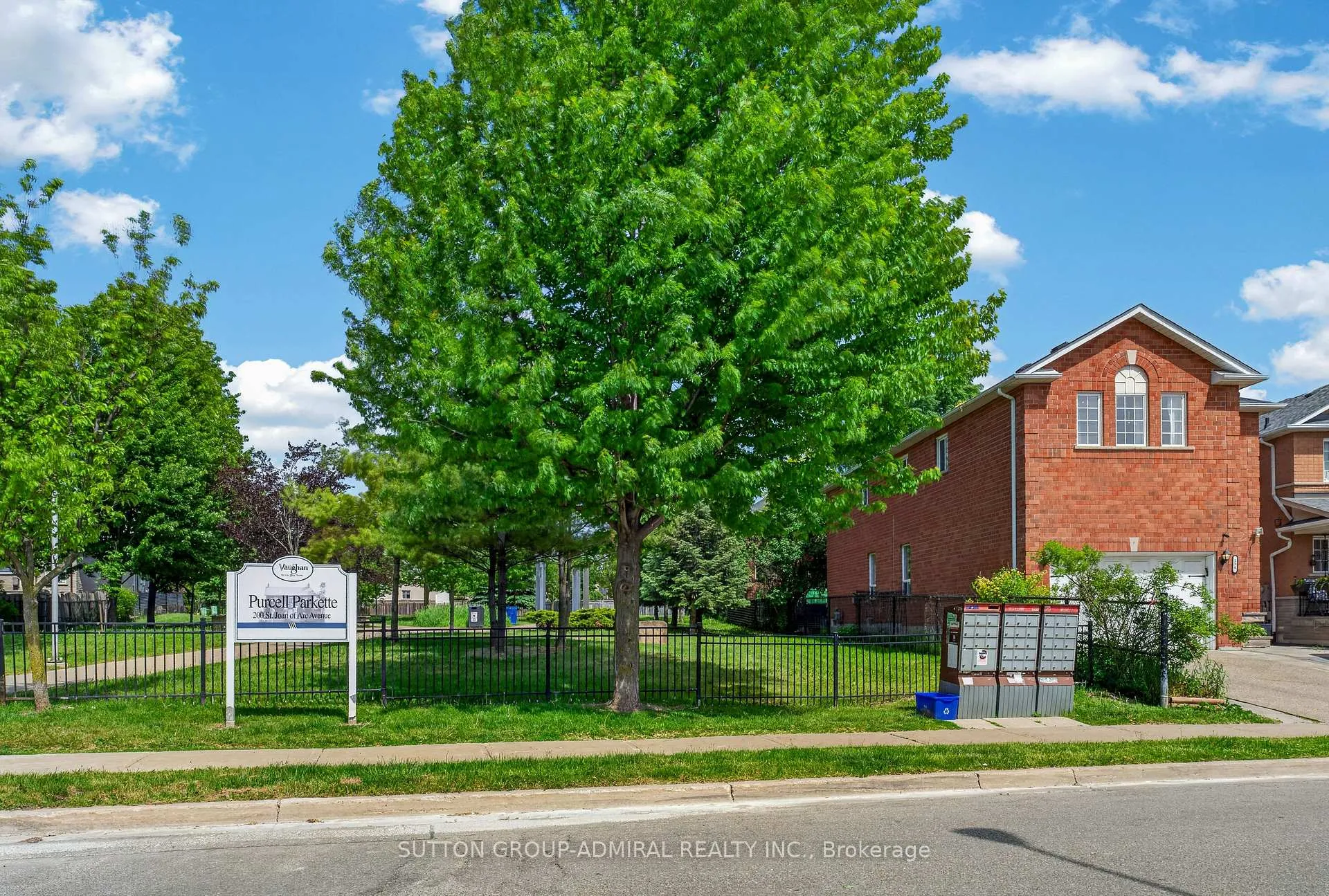 Photo 5 of 134 Purcell Crescent, Vaughan, Maple — HOMEH