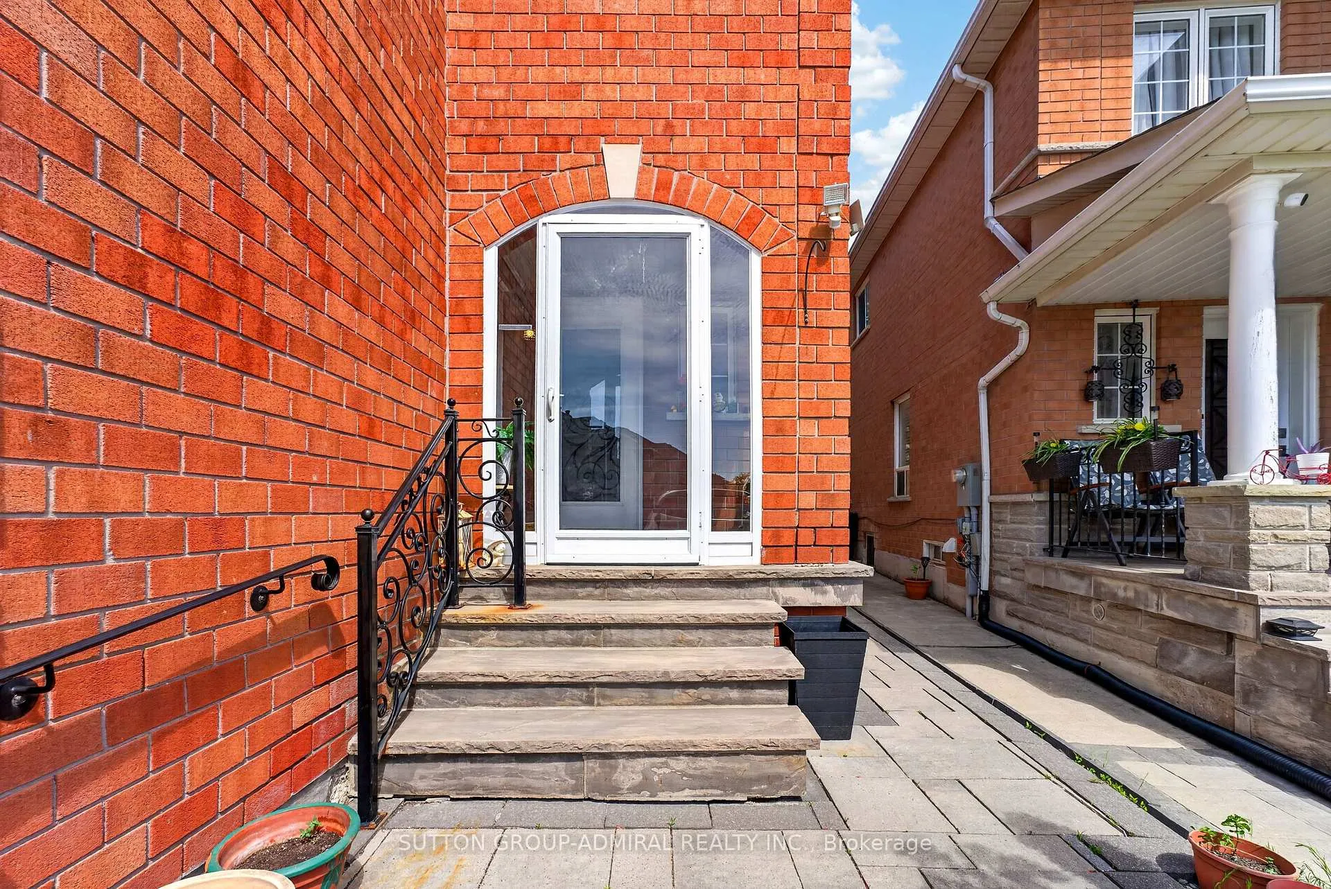 Photo 6 of 134 Purcell Crescent, Vaughan, Maple — HOMEH