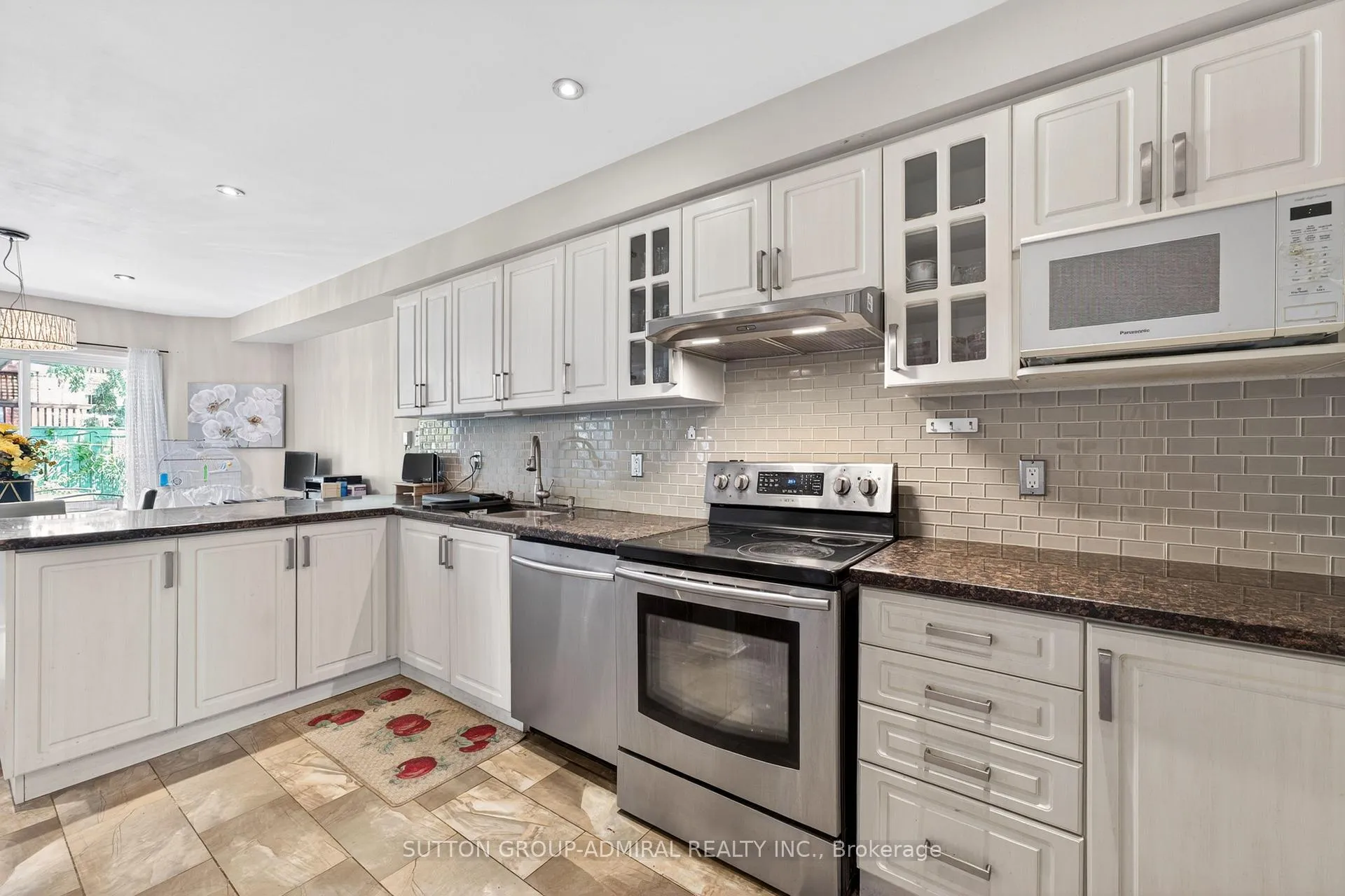 Photo 16 of 134 Purcell Crescent, Vaughan, Maple — HOMEH