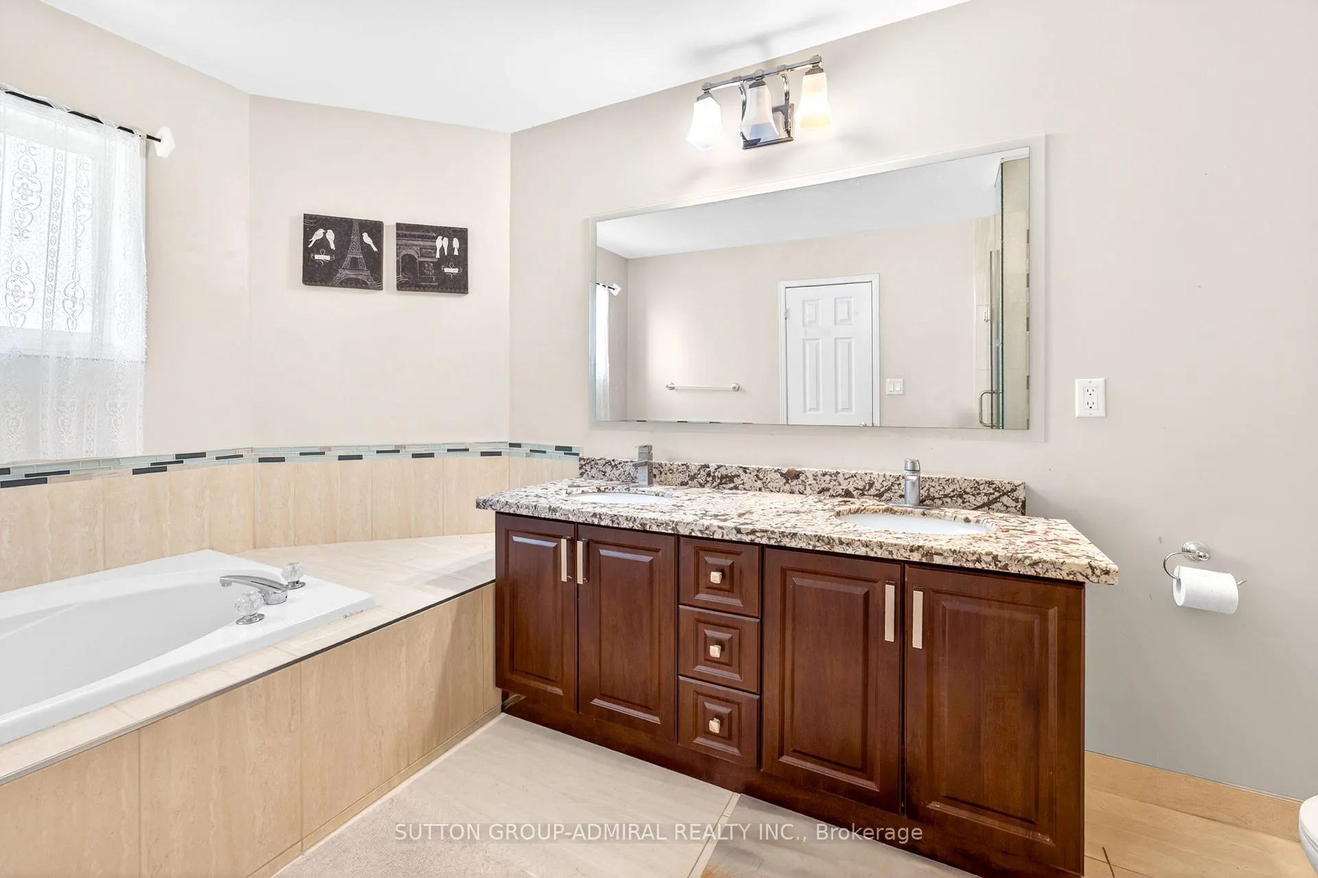 Photo 24 of 134 Purcell Crescent, Vaughan, Maple — HOMEH