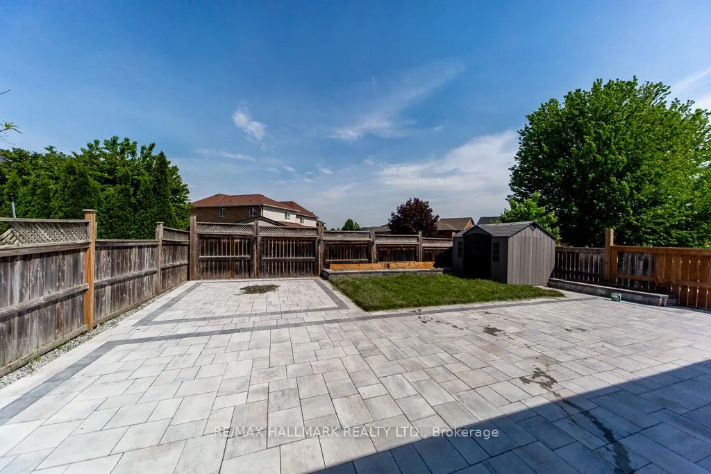 Photo 28 of 114 Medland Avenue, Whitby, Williamsburg — HOMEH