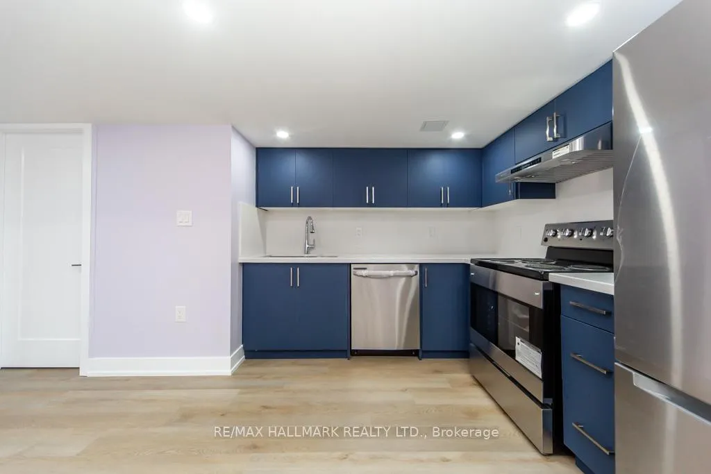Photo 38 of 114 Medland Avenue, Whitby, Williamsburg — HOMEH
