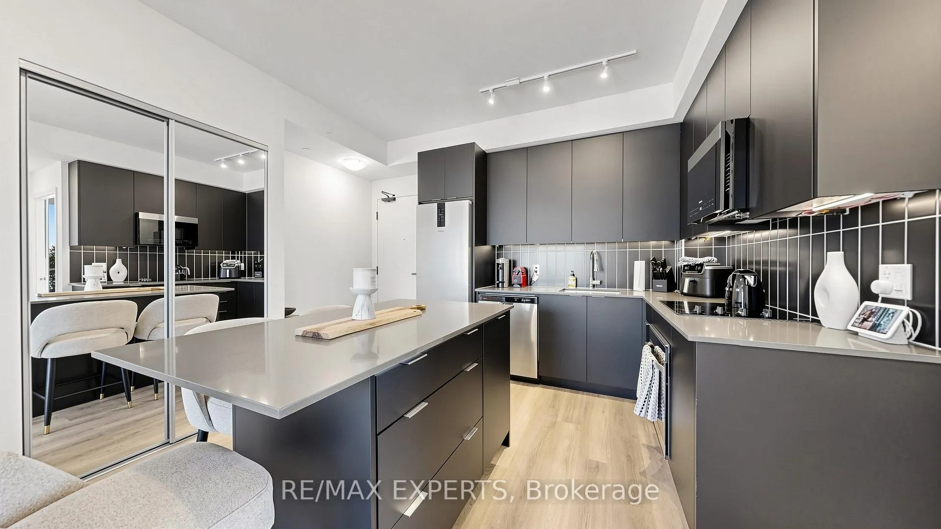 Photo 3 of Unit 618, 498 Caldari Road, Vaughan, Concord — HOMEH