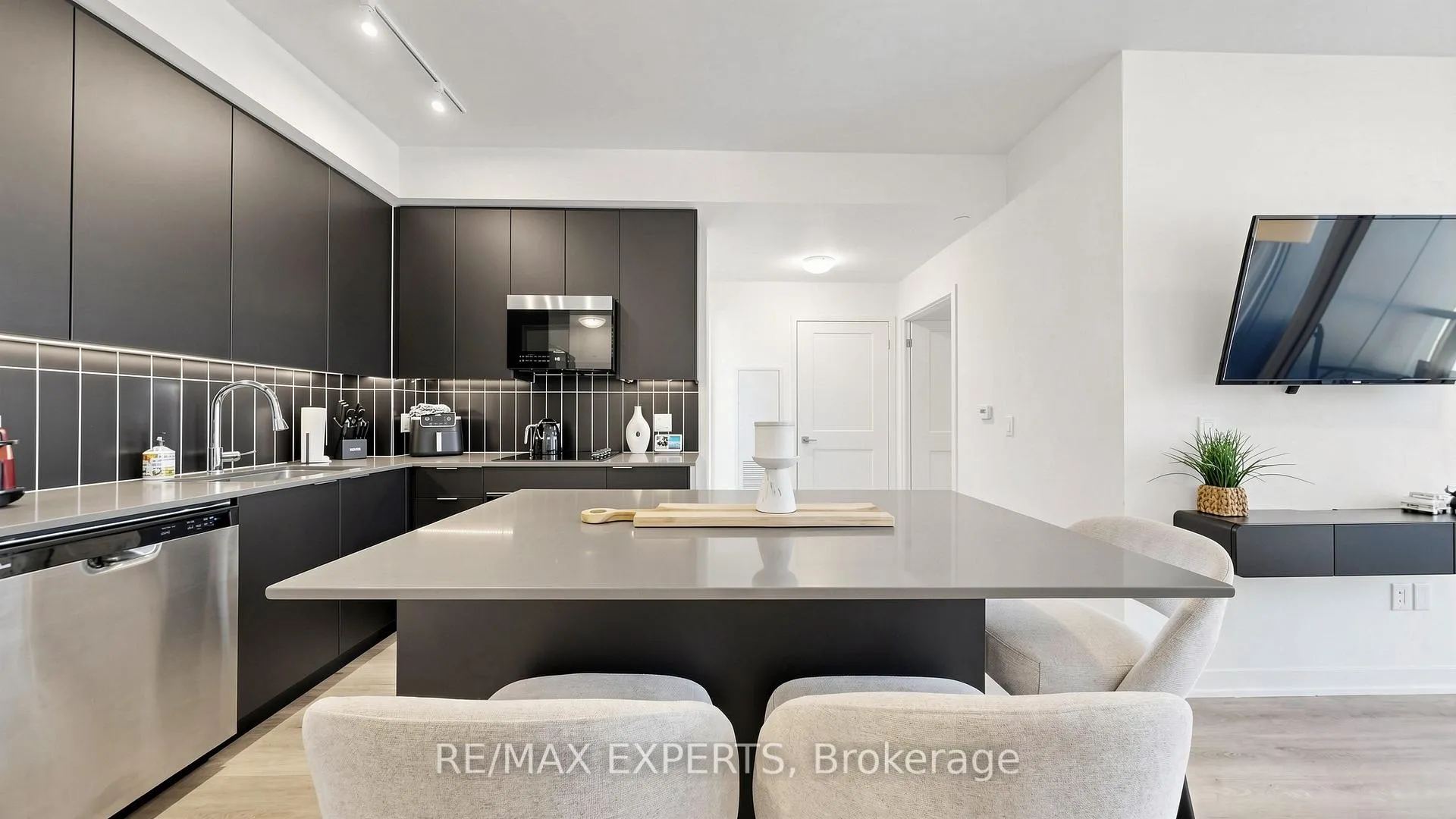 Photo 6 of Unit 618, 498 Caldari Road, Vaughan, Concord — HOMEH
