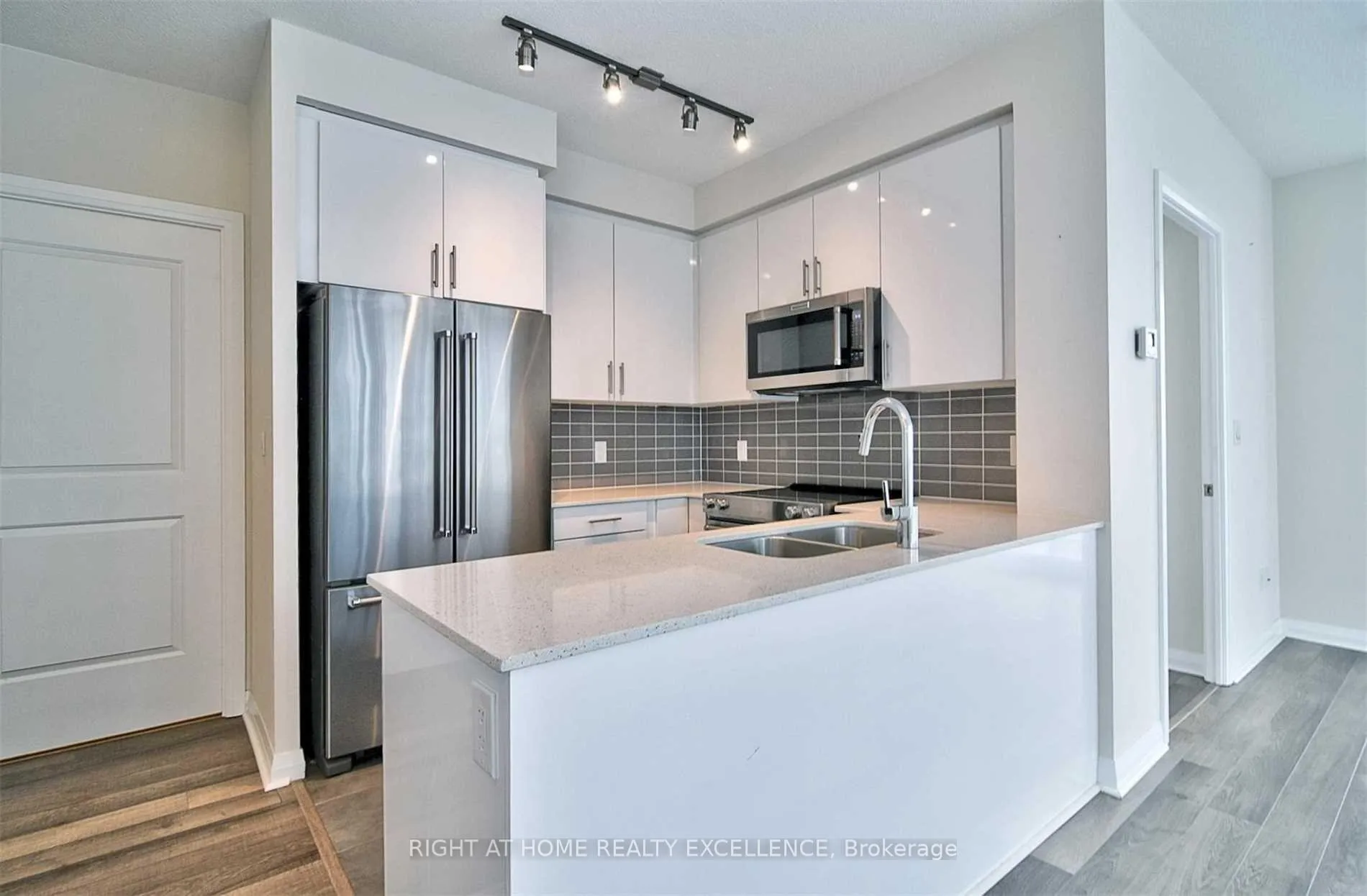 Front of Unit 2117, 5033 Four Springs Avenue