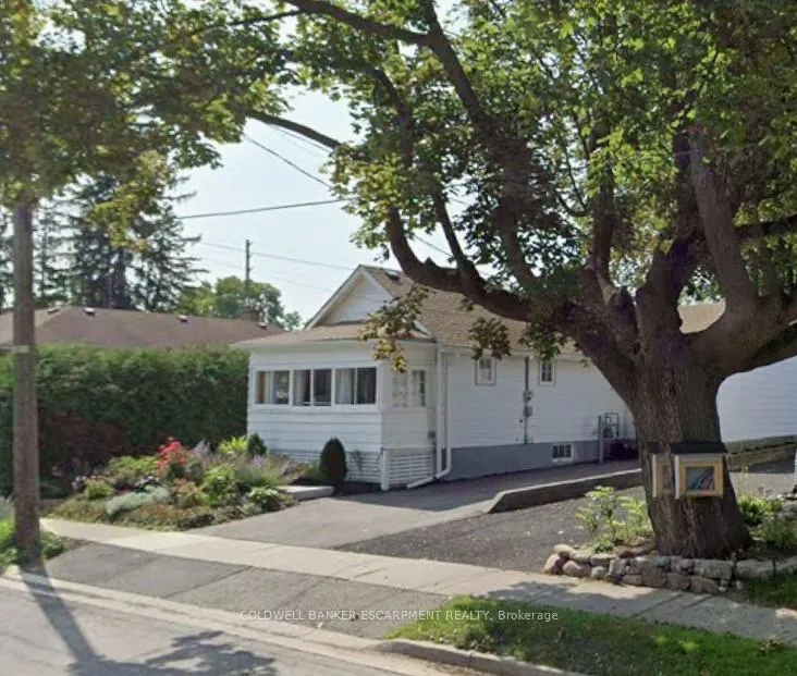 Photo 2 of 14 Laurine Avenue, Guelph, St. George's — HOMEH