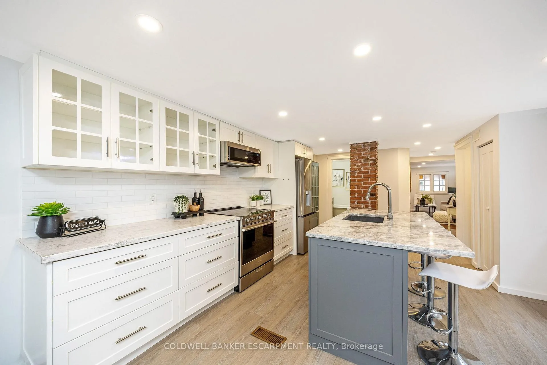 Photo 11 of 14 Laurine Avenue, Guelph, St. George's — HOMEH
