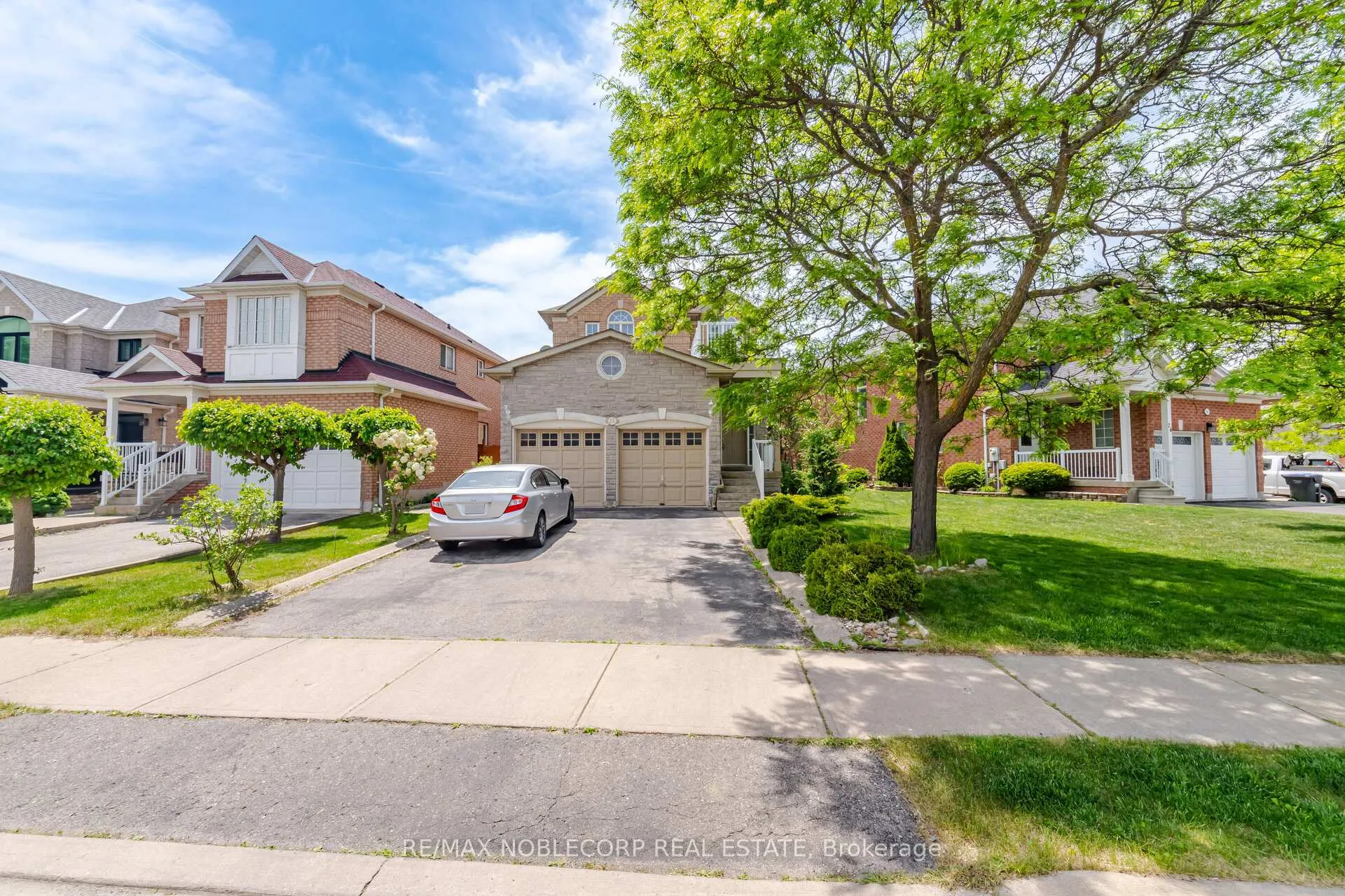 Photo 2 of Unit Upper, 22 Gold Hill Road, Brampton, Fletcher's Creek Village — HOMEH