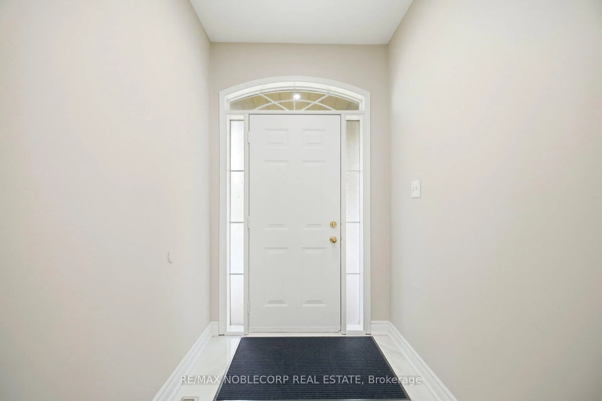 Photo 5 of Unit Upper, 22 Gold Hill Road, Brampton, Fletcher's Creek Village — HOMEH