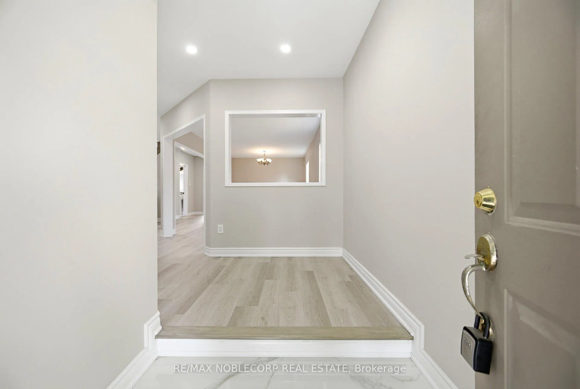 Photo 6 of Unit Upper, 22 Gold Hill Road, Brampton, Fletcher's Creek Village — HOMEH