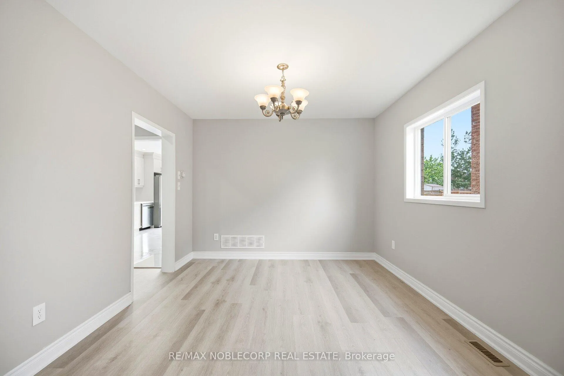 Photo 9 of Unit Upper, 22 Gold Hill Road, Brampton, Fletcher's Creek Village — HOMEH