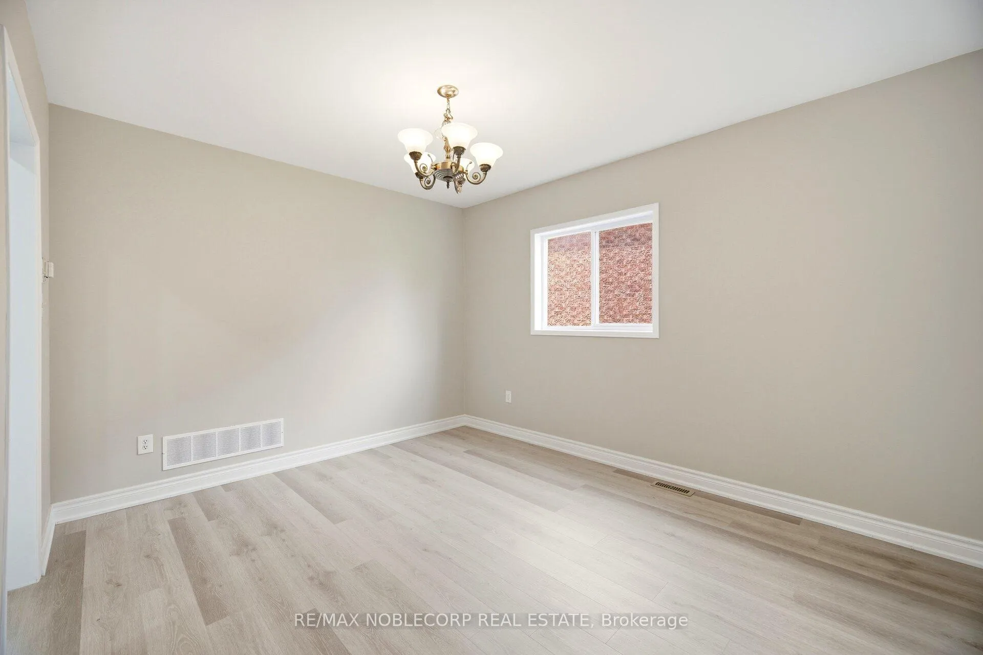 Photo 11 of Unit Upper, 22 Gold Hill Road, Brampton, Fletcher's Creek Village — HOMEH