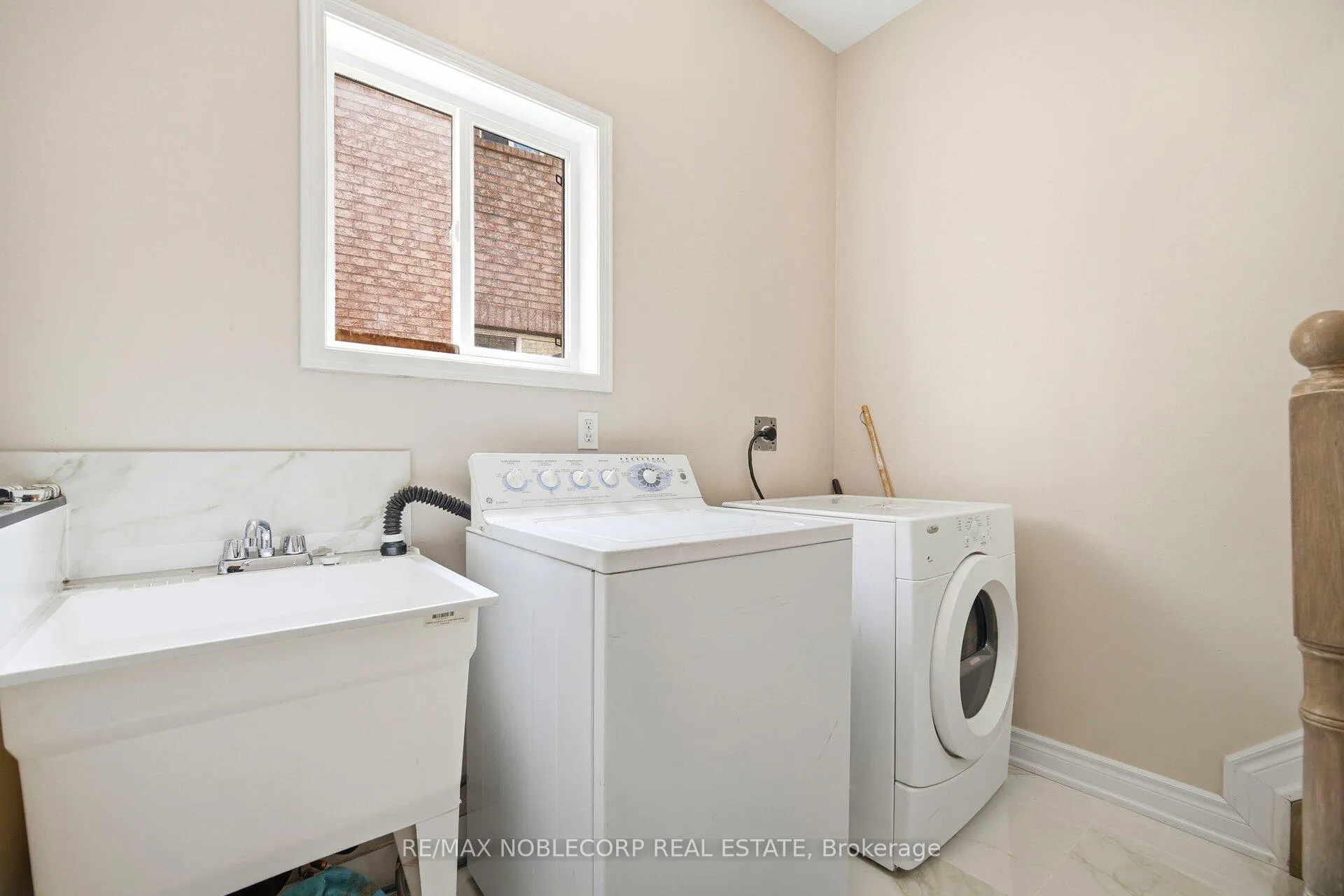 Photo 22 of Unit Upper, 22 Gold Hill Road, Brampton, Fletcher's Creek Village — HOMEH