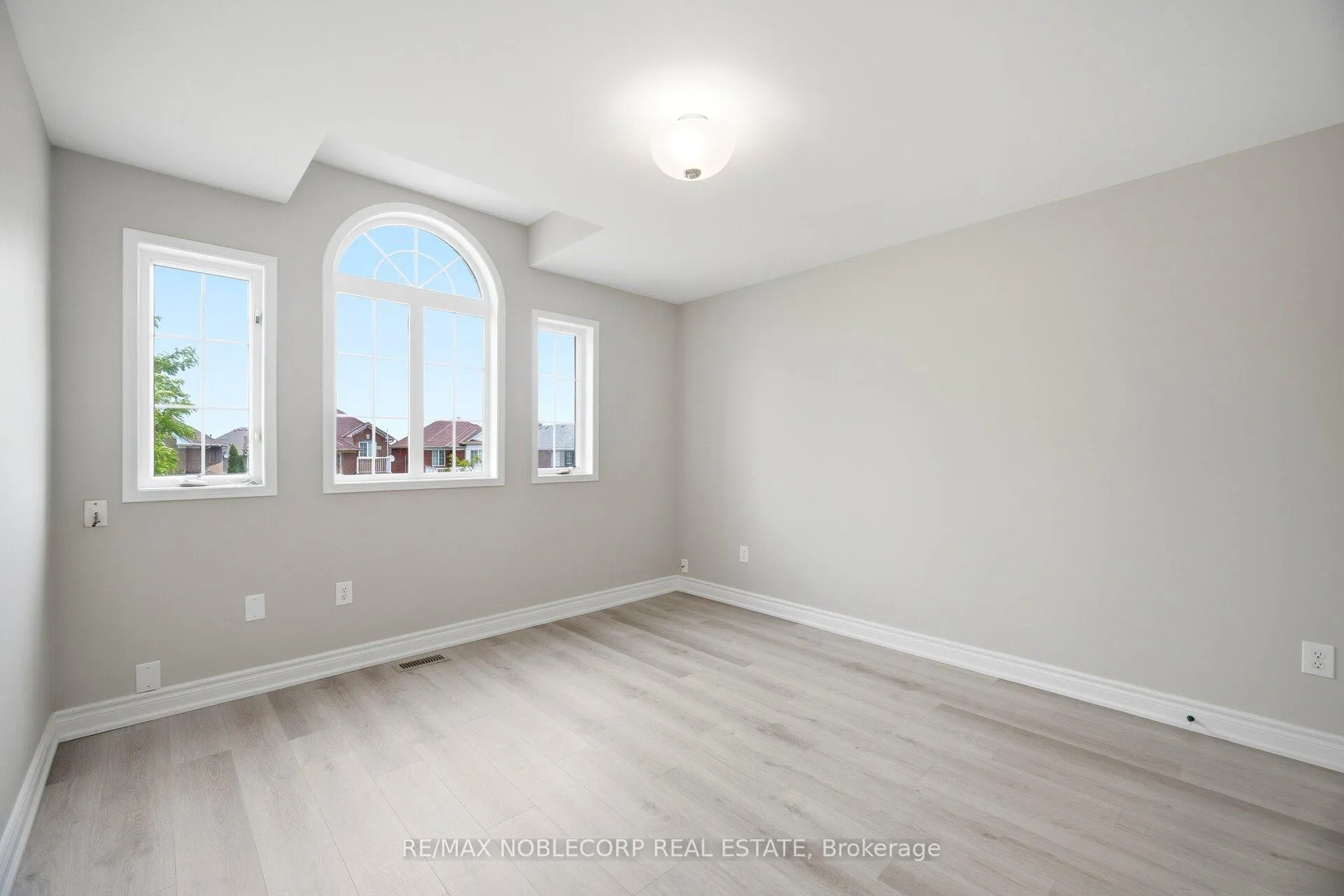 Photo 29 of Unit Upper, 22 Gold Hill Road, Brampton, Fletcher's Creek Village — HOMEH
