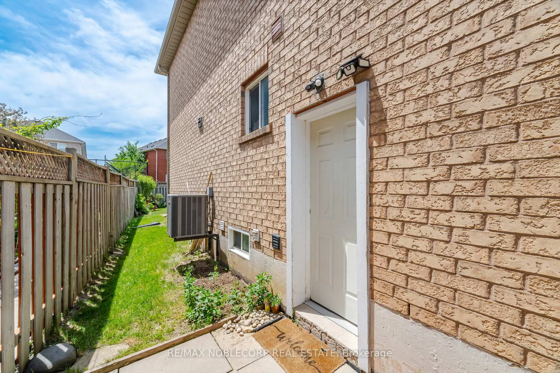 Photo 37 of Unit Upper, 22 Gold Hill Road, Brampton, Fletcher's Creek Village — HOMEH