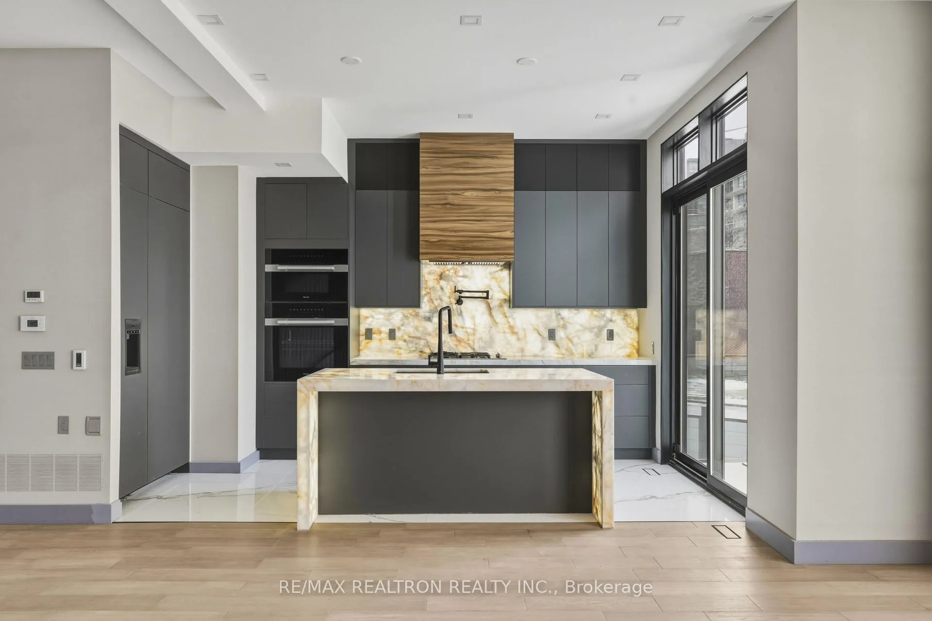 Photo 4 of 1002 Spadina Road, Toronto, Forest Hill North — HOMEH