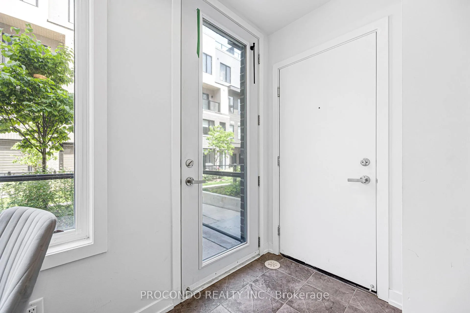Photo 4 of Unit Unit 3, 3560 Colonial Drive, Mississauga, Erin Mills — HOMEH