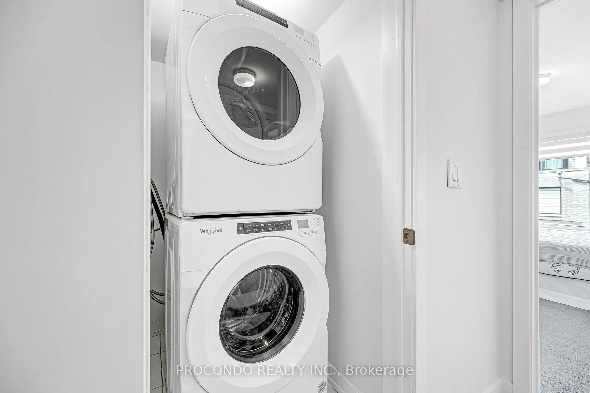 Photo 29 of Unit Unit 3, 3560 Colonial Drive, Mississauga, Erin Mills — HOMEH