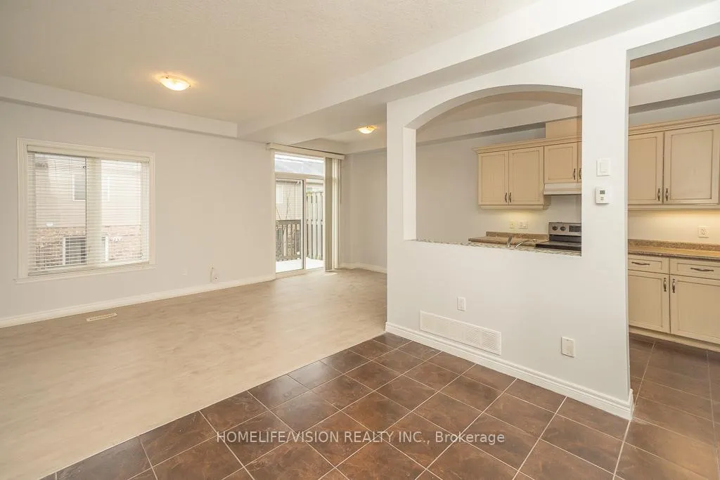Photo 5 of Unit Upper Level, 98 Highgate Drive, Hamilton, Stoney Creek Mountain — HOMEH