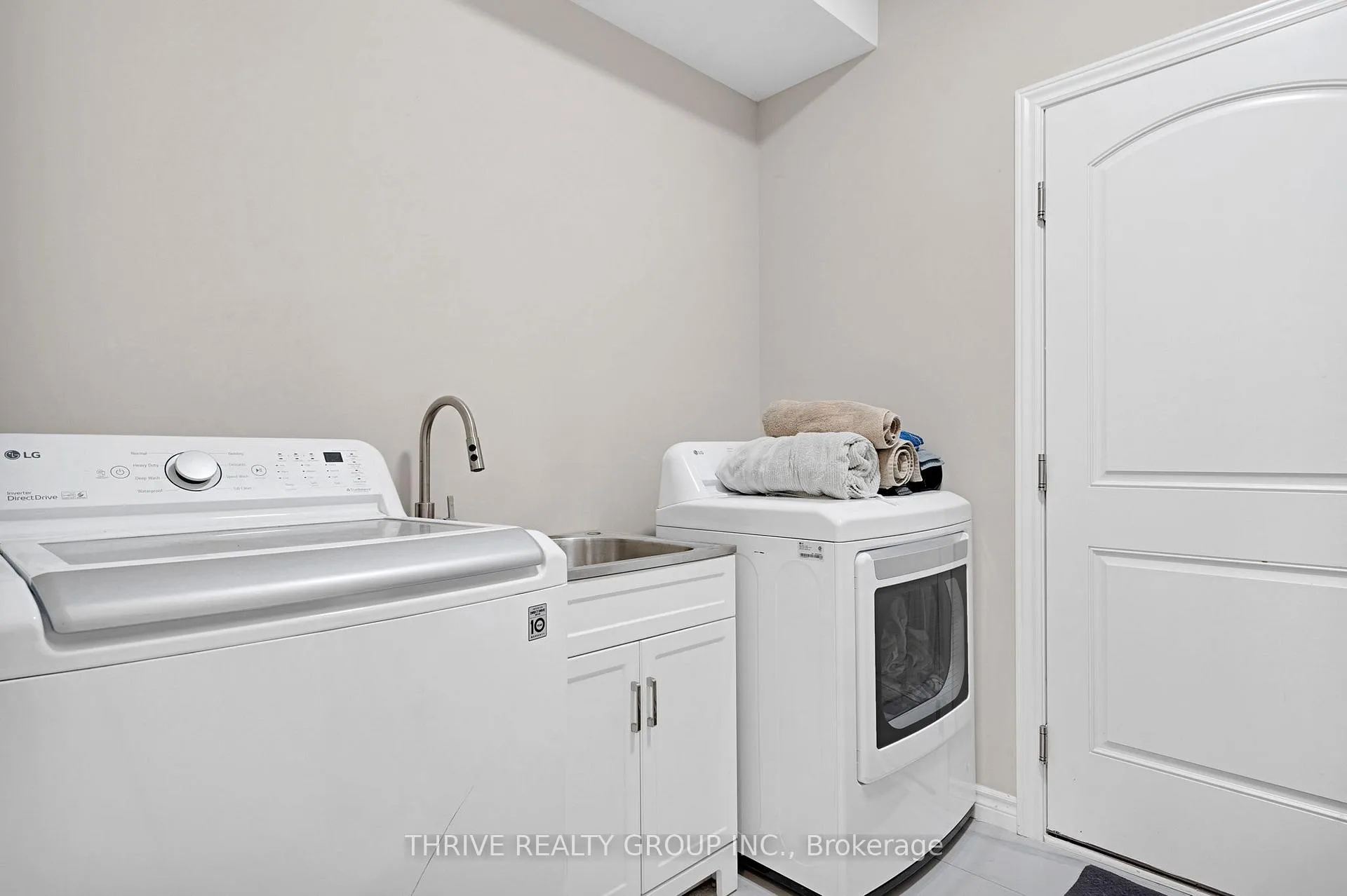 Photo 15 of 1011 Riverbend Road, London, South A — HOMEH
