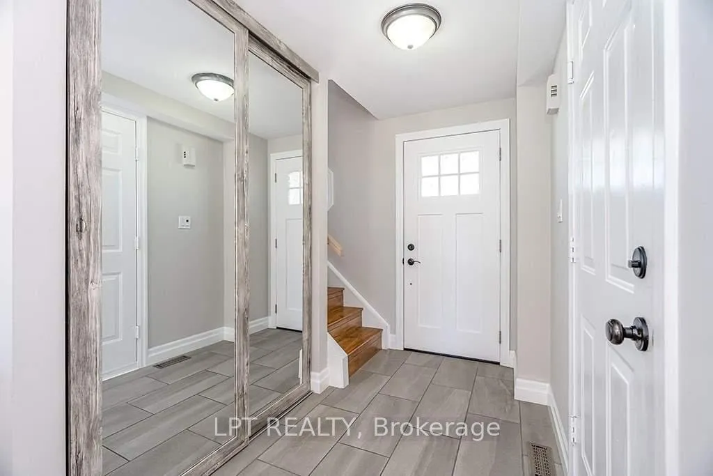 Photo 3 of 35 Clute Crescent, Barrie, Holly — HOMEH