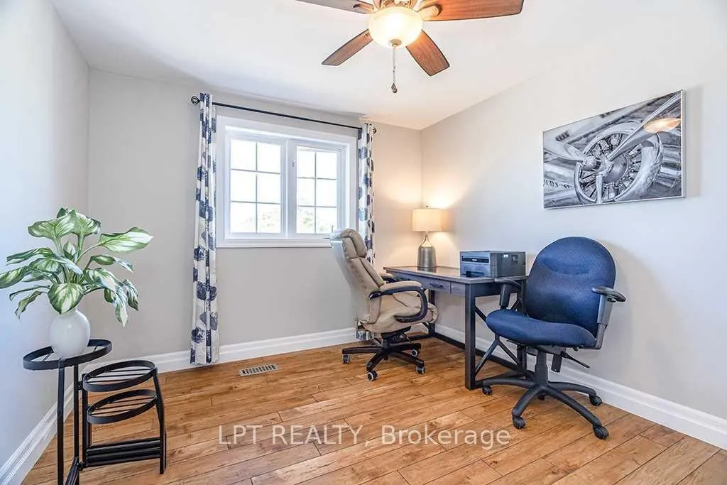 Photo 9 of 35 Clute Crescent, Barrie, Holly — HOMEH