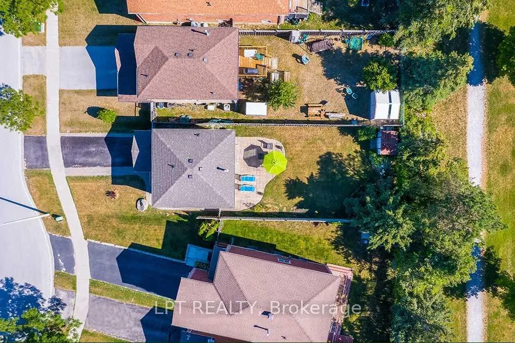 Photo 21 of 35 Clute Crescent, Barrie, Holly — HOMEH