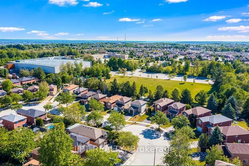 Photo 23 of 35 Clute Crescent, Barrie, Holly — HOMEH